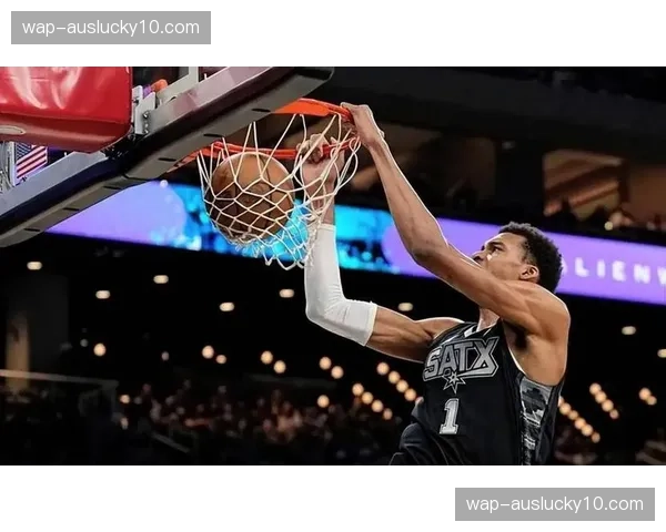 活塞抢断盖帽数据联盟前列 防守侵略性创造快攻机会