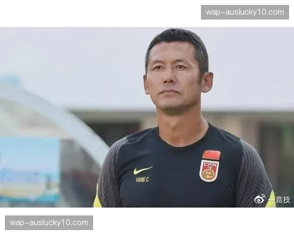 科隆防守体系重建中 新任主帅强调防守纪律与组织性